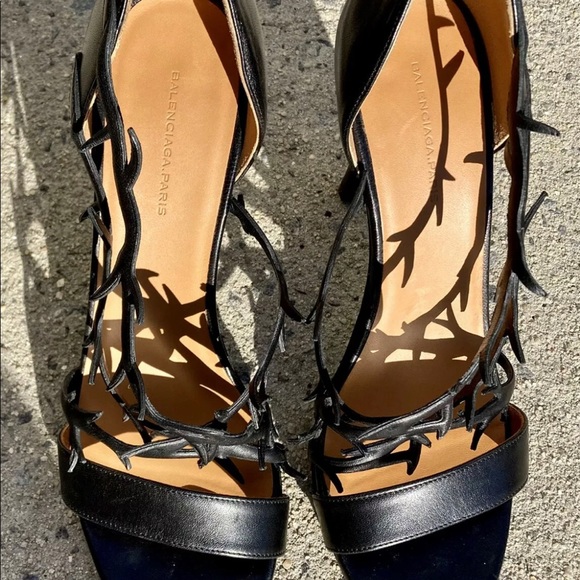 🎃HOST PICK🎃Balenciaga Gothic Black Vine Pumps. Size 8.0. Black Leather. - Picture 4 of 14